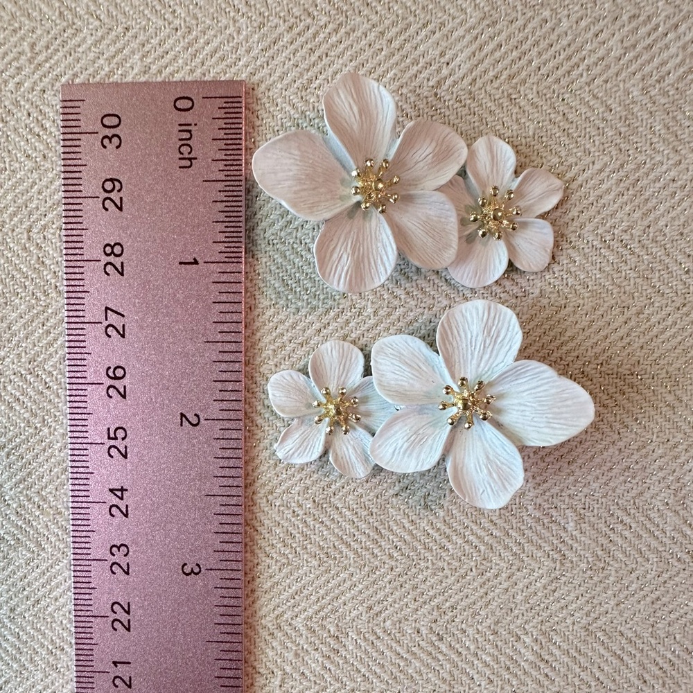 🦋White Dogwood Flower Statement Drop Earrings - Painted Resin Floral Design - Picture 6 of 6